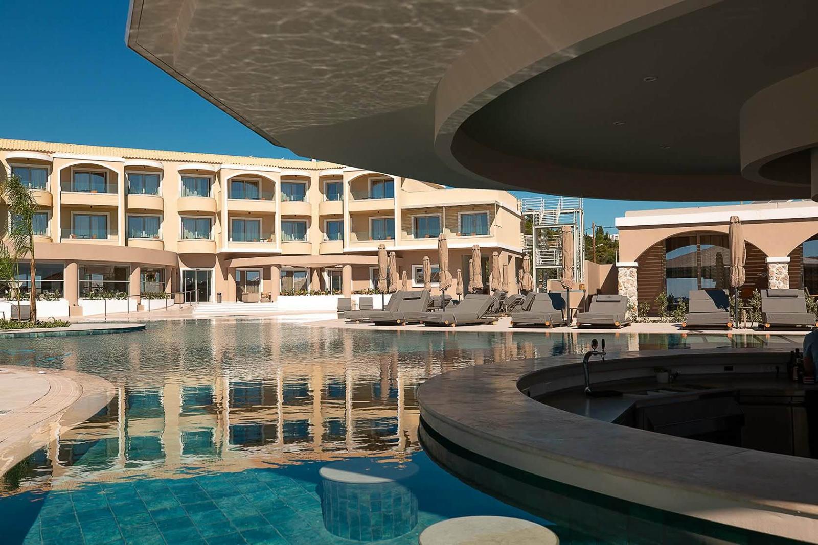 ‘Sea Breeze’ À La Carte Poolside Restaurant 